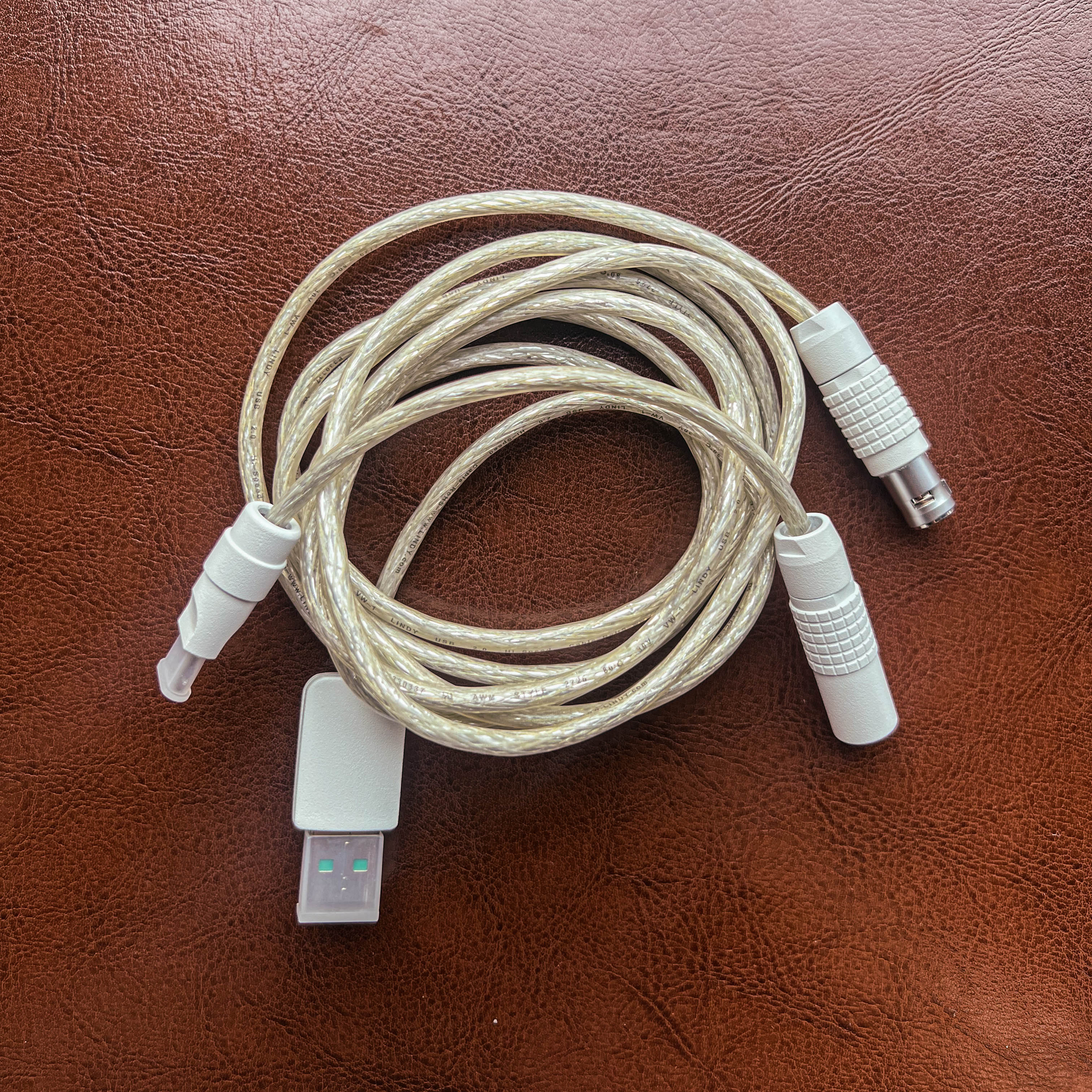 LINDY FEMO Cable